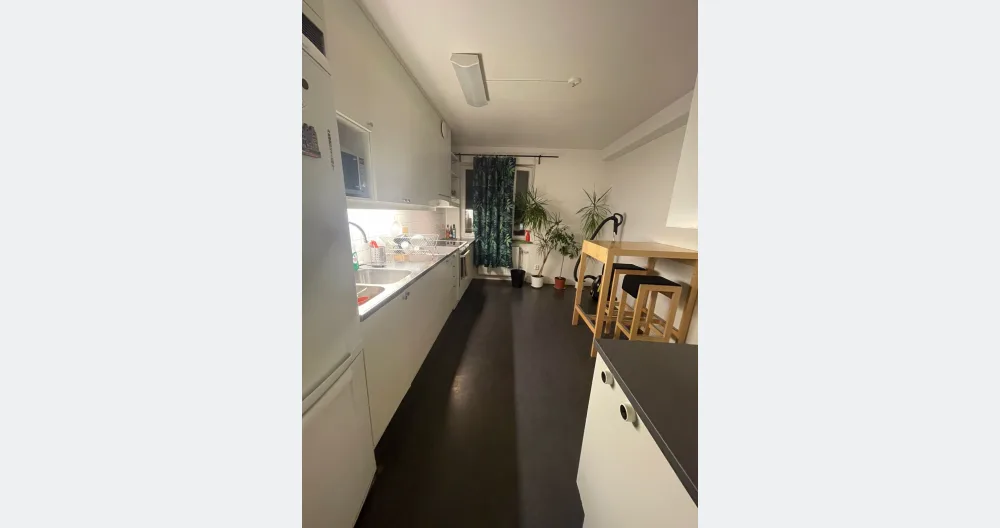 Shared private bedroom in apartment with one friendly gay guy - Picture 2