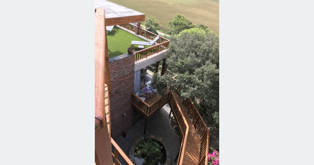 Anúncio de Klaus em misterb&b - purple guest room with balcony