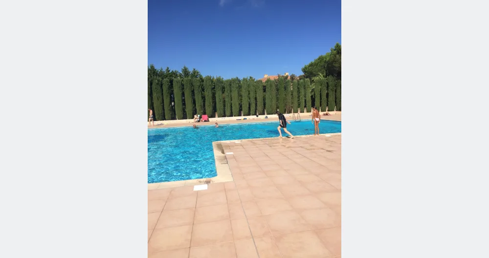 CHARMANT APPARTEMENT AVEC TERRASSE ET PISCINE - Foto 2