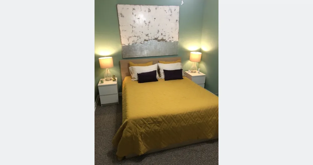 Daivs Inserat auf misterb&b - Colorful and Luxe bedroom.

