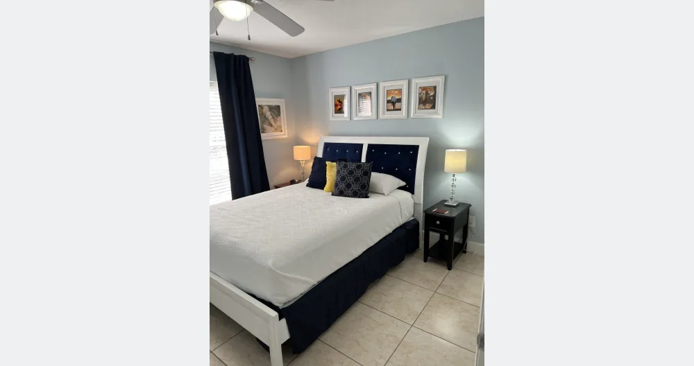 Quarto e casa de banho em azul royal no centro da bela Orlando. - Foto 1