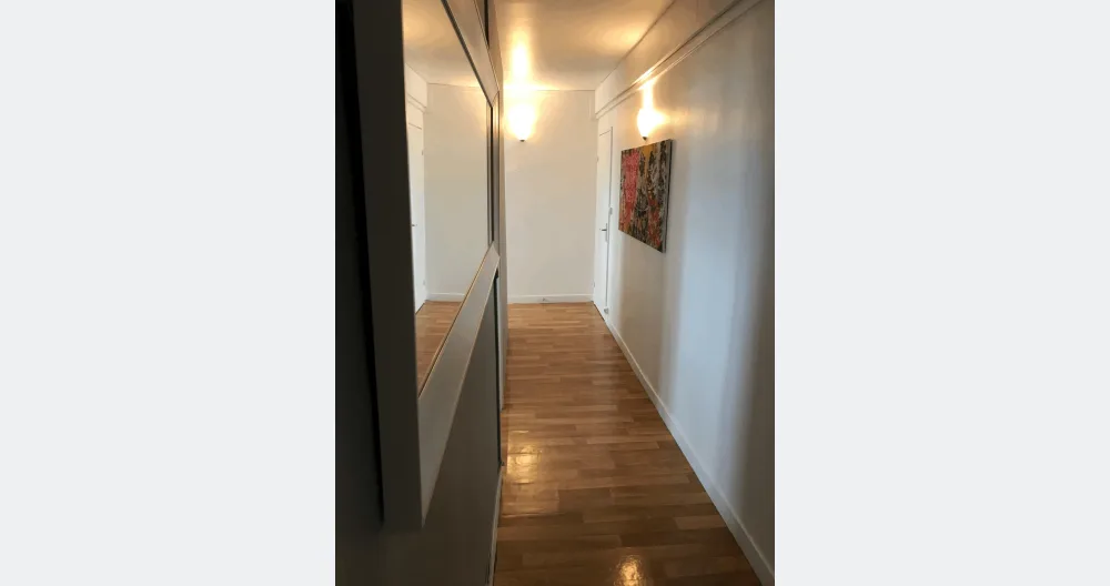 Room in spacious F4 Skyscraper / Villeurbanne view - Picture 1