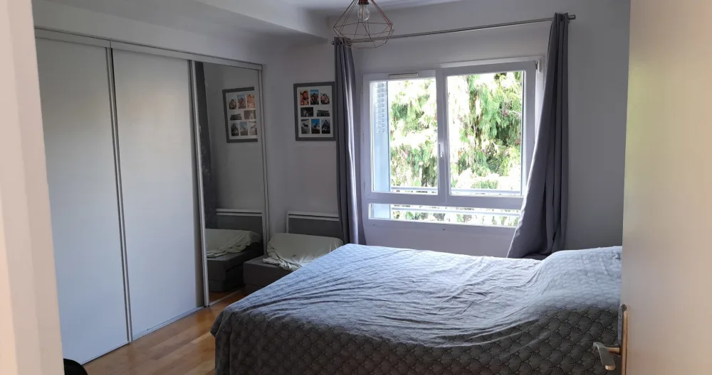 Private room with bathroom on the first floor of a house - Picture 2