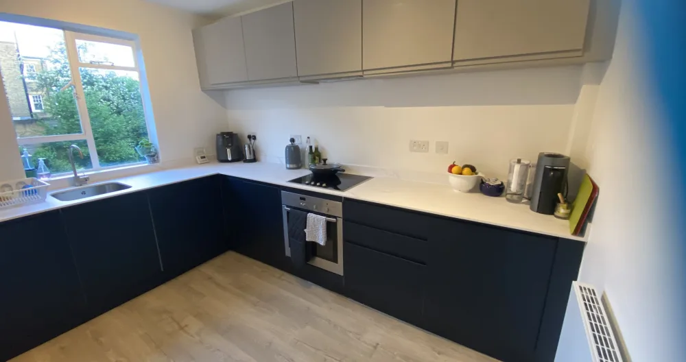 Spacious private room in Islington in fully refurbished modern flat. - Picture 1