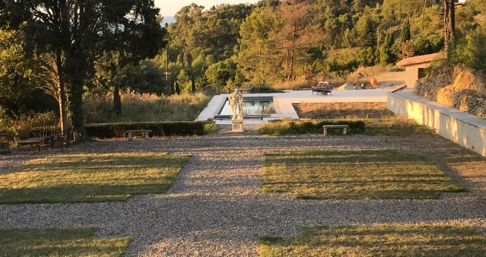 Domínio da Porta de Ferro - quarto com vista norte para a piscina e o jardim - Foto 1