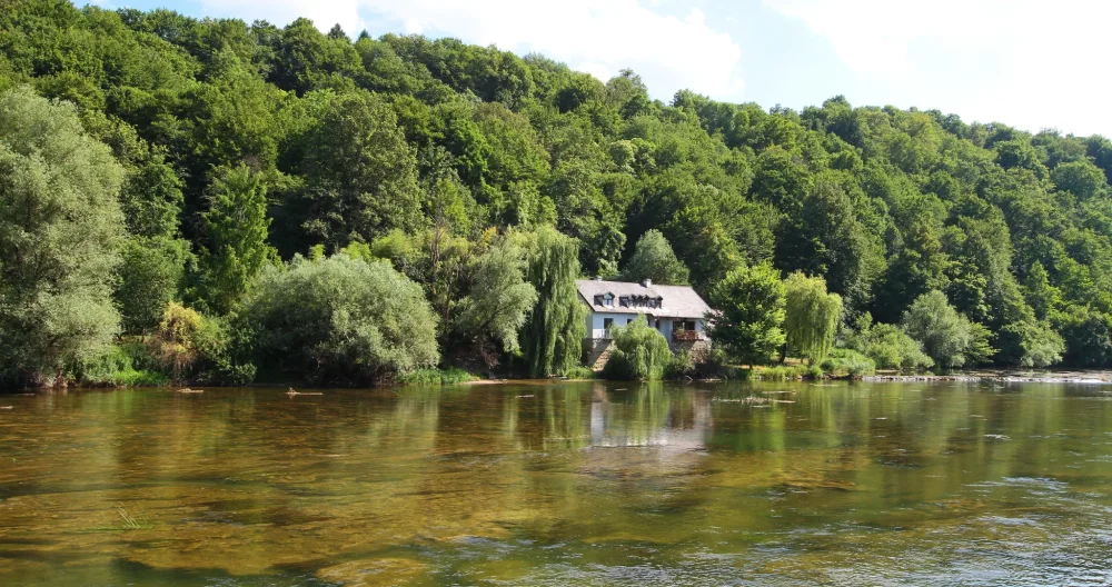 An artist's retreat the Mill on river Krka - Picture 1