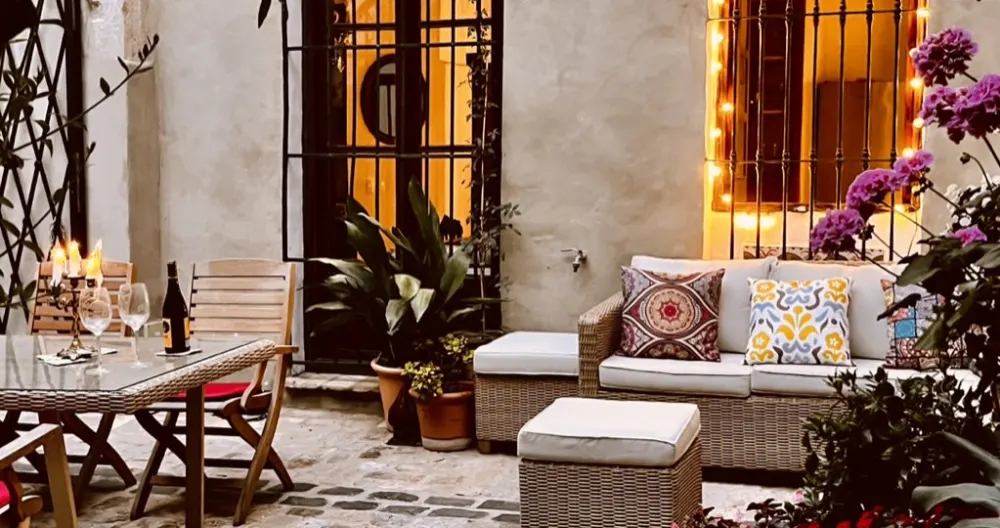      Oliva Courtyard Guesthouse , - Foto 1
