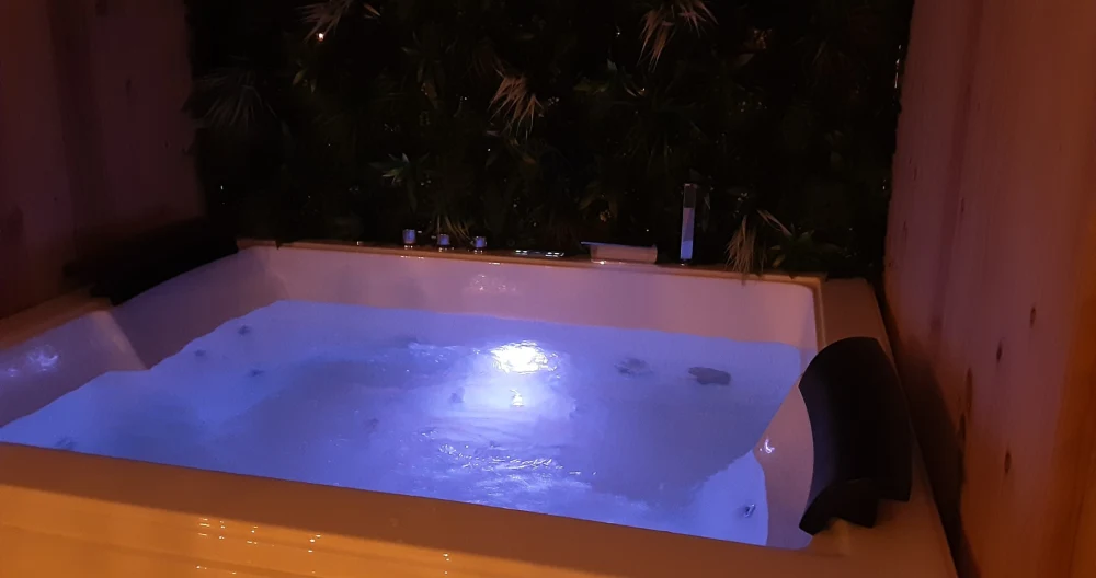 Loveroom mit privater Sauna, Hammam, Jacuzzi - Hôtel Du Berry - Foto 1