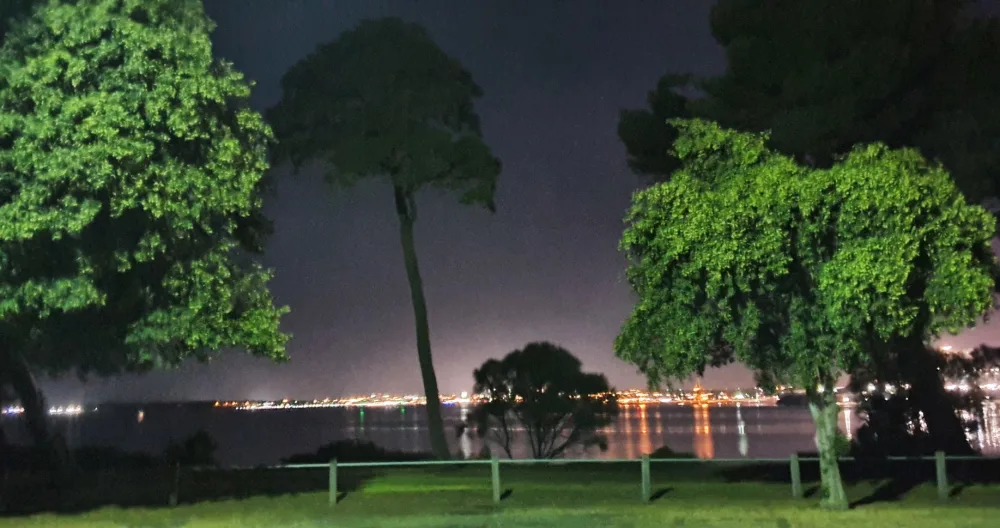 Vue spectaculaire sur le front de mer et la ville de Geelong. - Photo 2