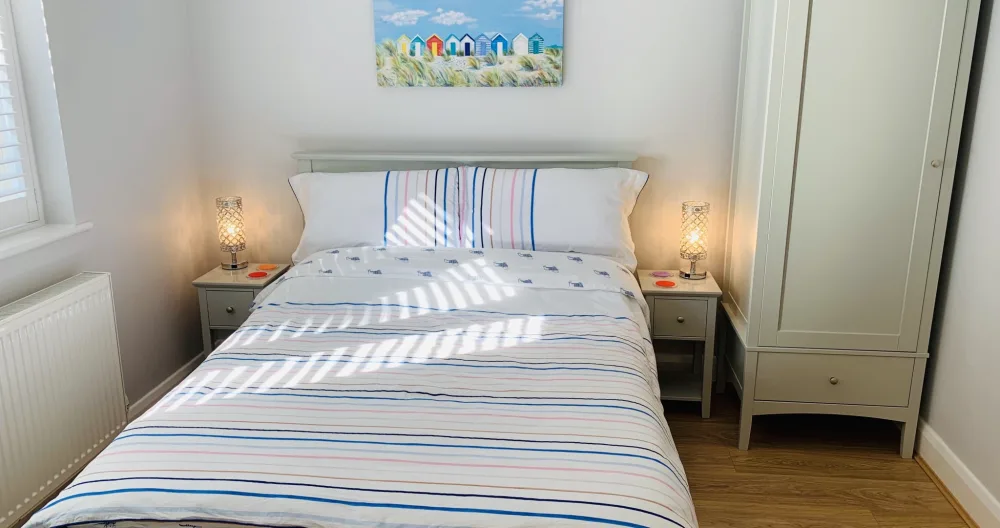Bright Double with En-Suite, breakfast included, close to town centre - Picture 1