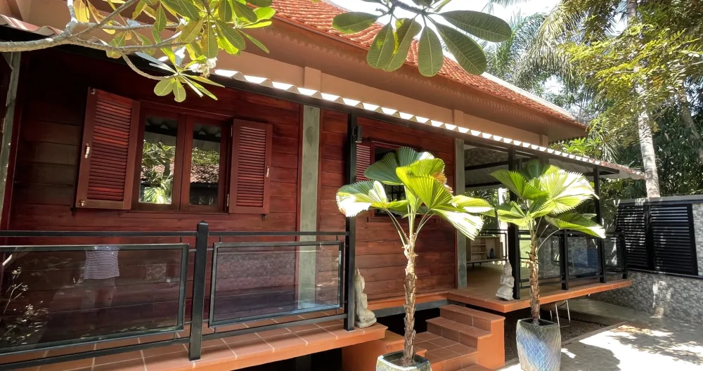 Una villa de coste privado con piscina - Foto 2
