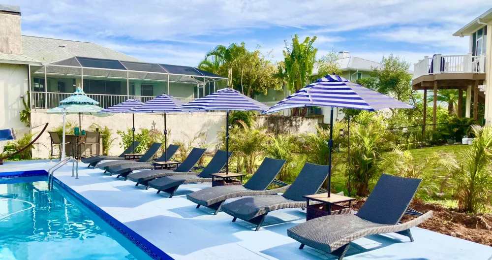 Siesta Sunset Bungalows - 6 Min from the Beach - 40 Foot Heated Pool! - Picture 1