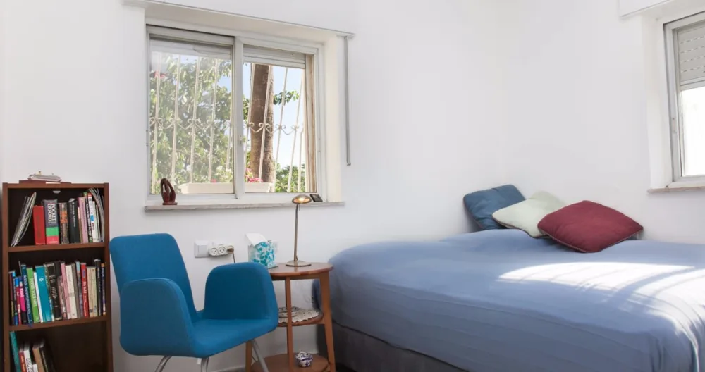 Bright comfy room with a great view - Picture 3