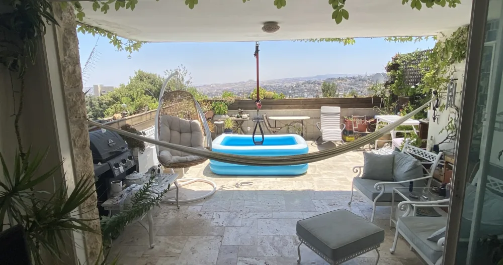 Nadav’s Sea view room - in Jerusalem - Picture 2