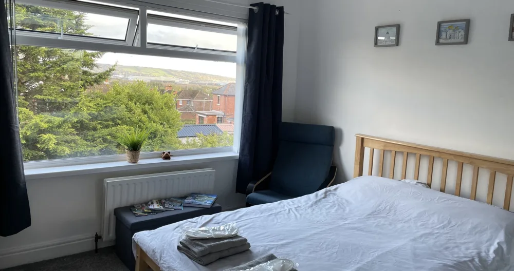 Contemporary Double Room with views in period home. - Picture 1