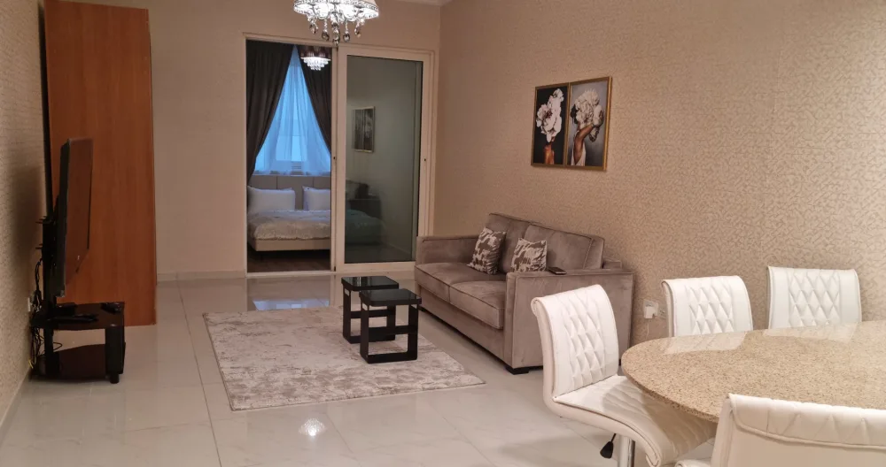 Cozy apt with pool, gym, beach access - Picture 2