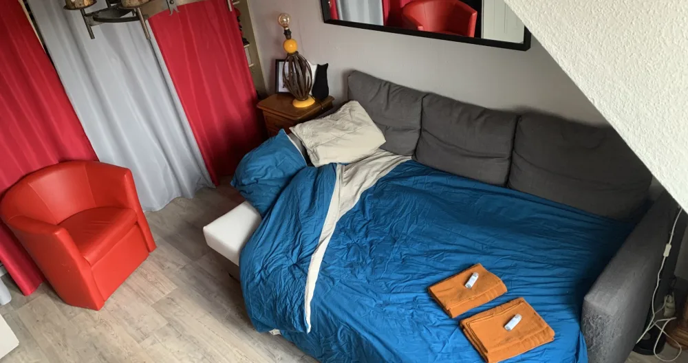 Small Autonomous Bedroom - Picture 1