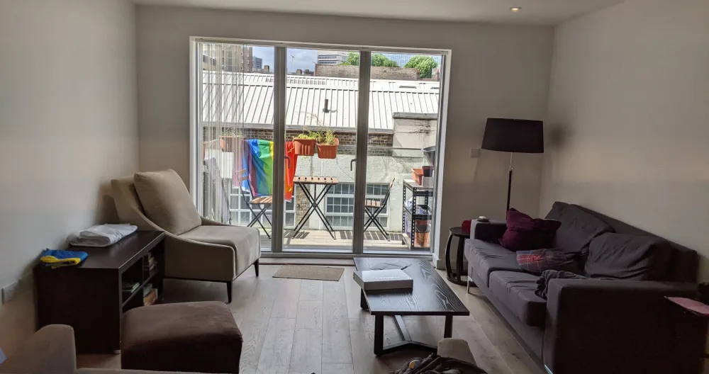 Doppelzimmer in 2-Bett-Wohnung mit Balkon und Innenhof - Foto 1