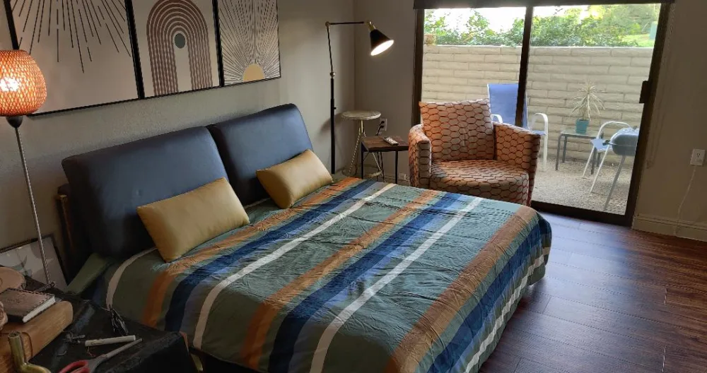 Cozy Mid-Century Private Queen in Laguna Hills - Picture 8