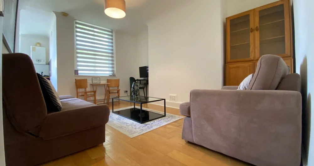 Entire Flat with 2 x Double Bedroom & Sofa Bed in Greater London - Picture 1