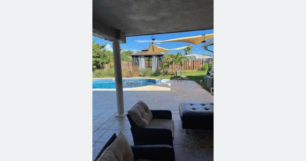 Sleep Like a King in the Heart of Wilton Manors - Heated Pool - Picture 1