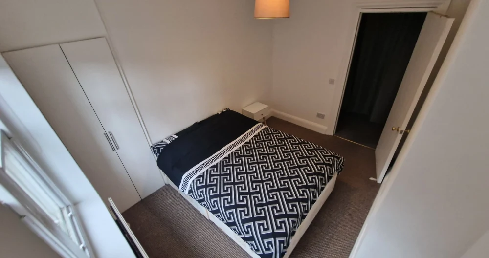Private Double Bedroom in King's Cross St Pancras - Picture 1