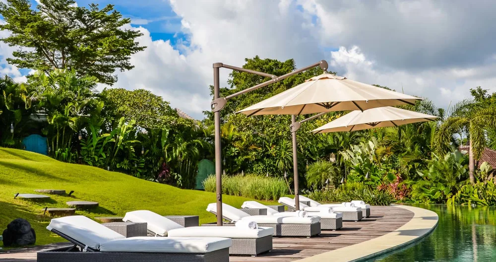 5 Bedrooms Mesmerizing Pool Villa at Canggu - Picture 2