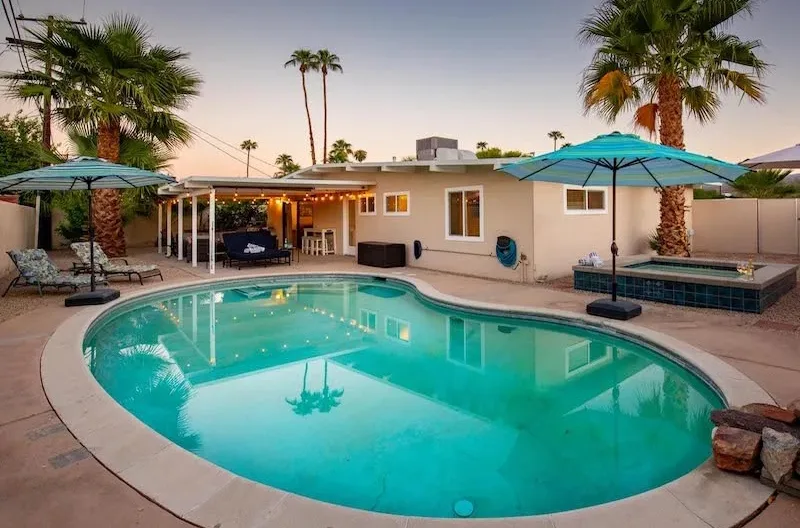 Wesleys Inserat auf misterb&b - Private Backyard Oasis. - Pool, Spa, Covered Patio with lots of seating and dining options