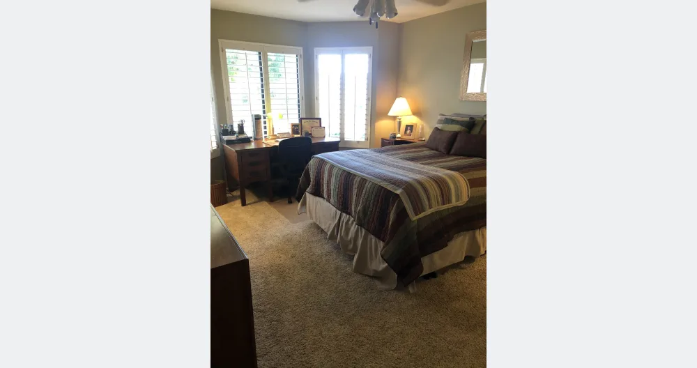 Comfortable bedroom/private bath en suite in West Valley of Phoenix! - Picture 1