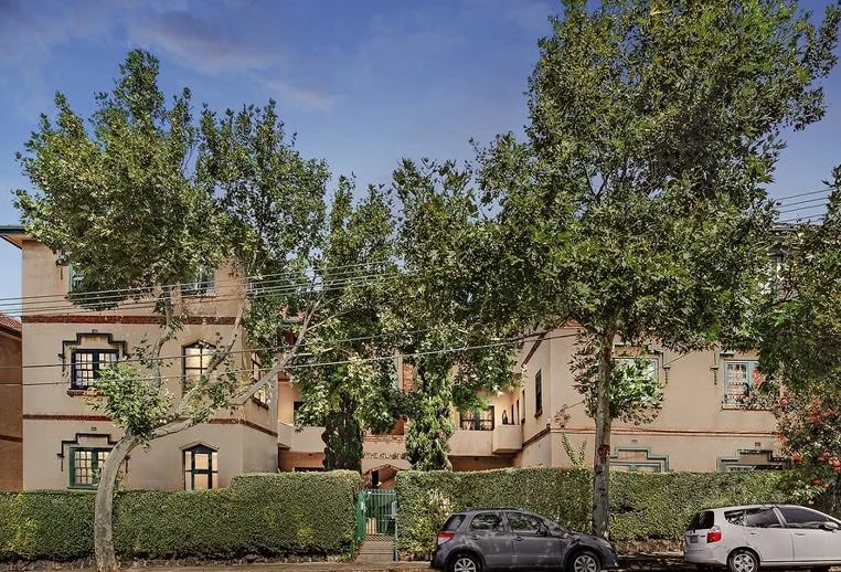 Entire art deco apartment in the heart of St Kilda  - Picture 1