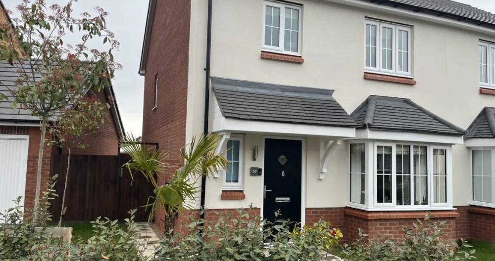 Beautiful Brand new 3 bedroom House in Kings Norton pvt room available - Picture 2
