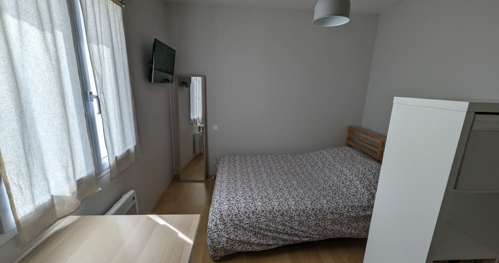 Chambre privée calme avec salle de bain, salon et cuisine communs. - Photo 1