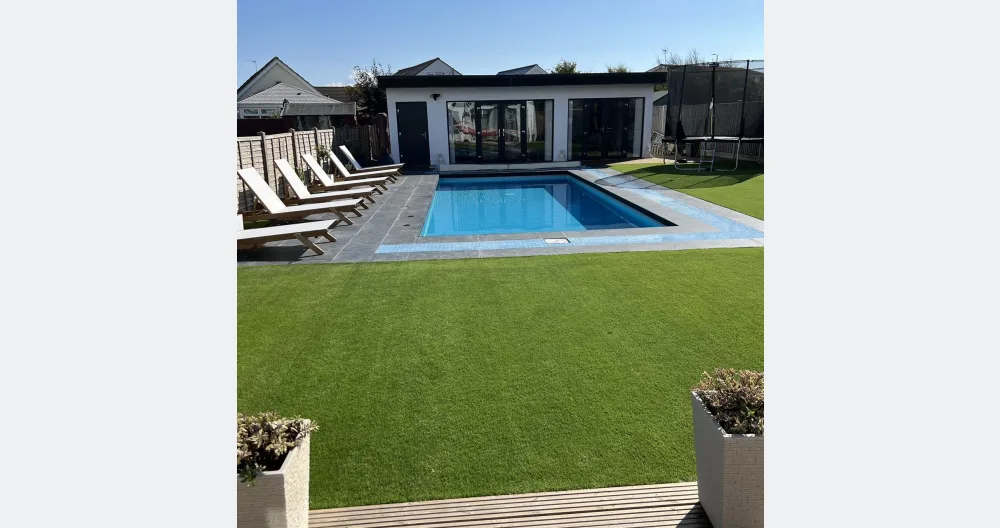 Elegante y sexy bungalow recién reformado de 4 dormitorios, piscina climatizada y mucho más - Foto 2