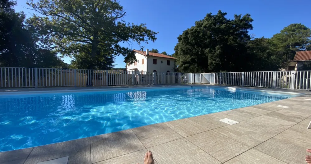 Annonce de Daniel sur misterb&b - Piscine résidentielle avec douche solaire... 