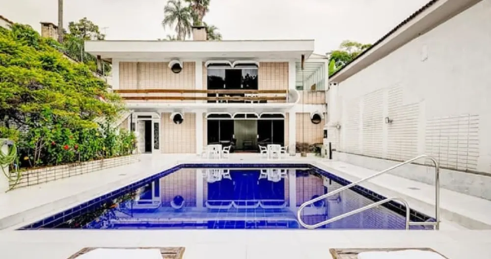 MANSION WITH SUSPENDED POOL - Picture 2