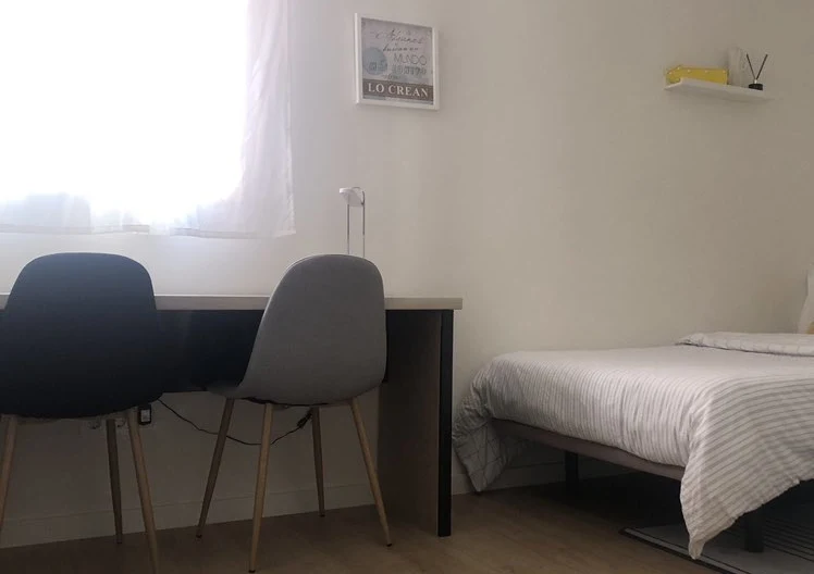 Chambre confortable, calme et bien desservie - Photo 1