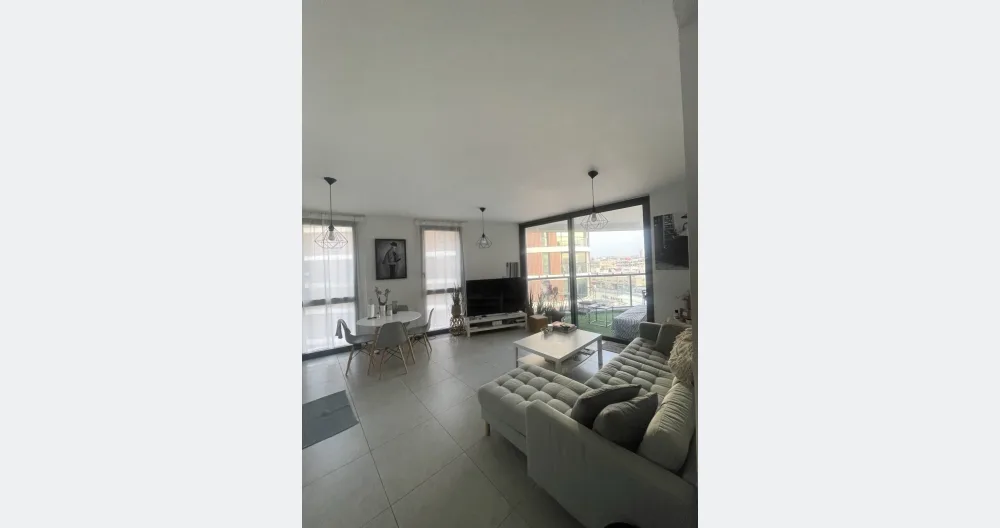 Quarto e casa de banho privados, novos e limpos, no meu apartamento - Foto 1