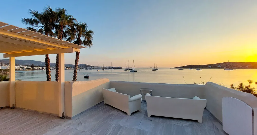 Exceptional apartment Seafront 5 minutes walk from city center - Picture 2