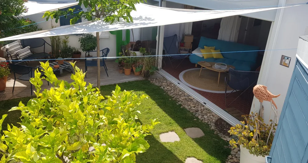 CASA REDONDA, EN LA ARENA, LOS PIES EN EL AGUA... - Foto 1
