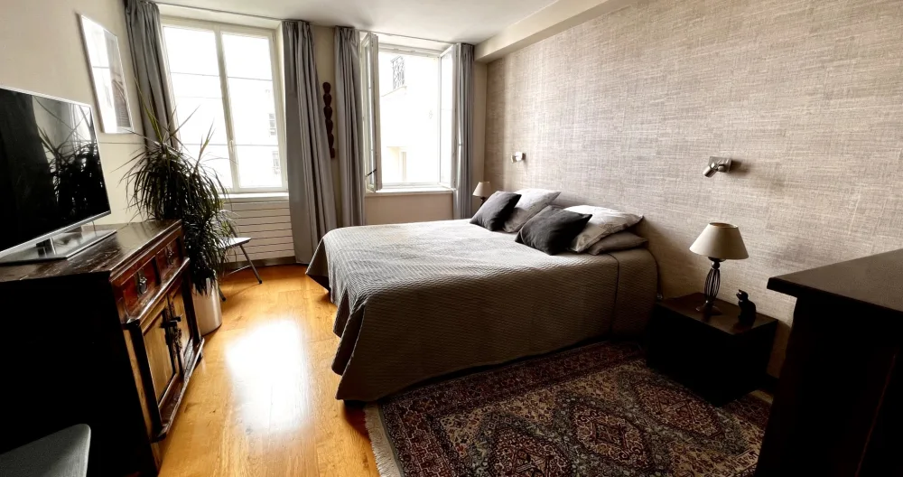 95m2 shared apartment in the heart of Paris with 14m2 bedroom - Picture 1
