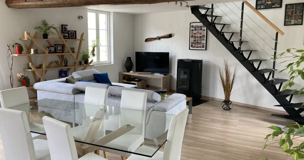 Annonce de Pierre sur misterb&b - Salon