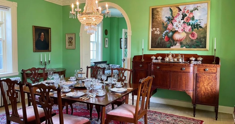Sahand's listing on misterb&b - Breakfast is served daily in the dining room. 