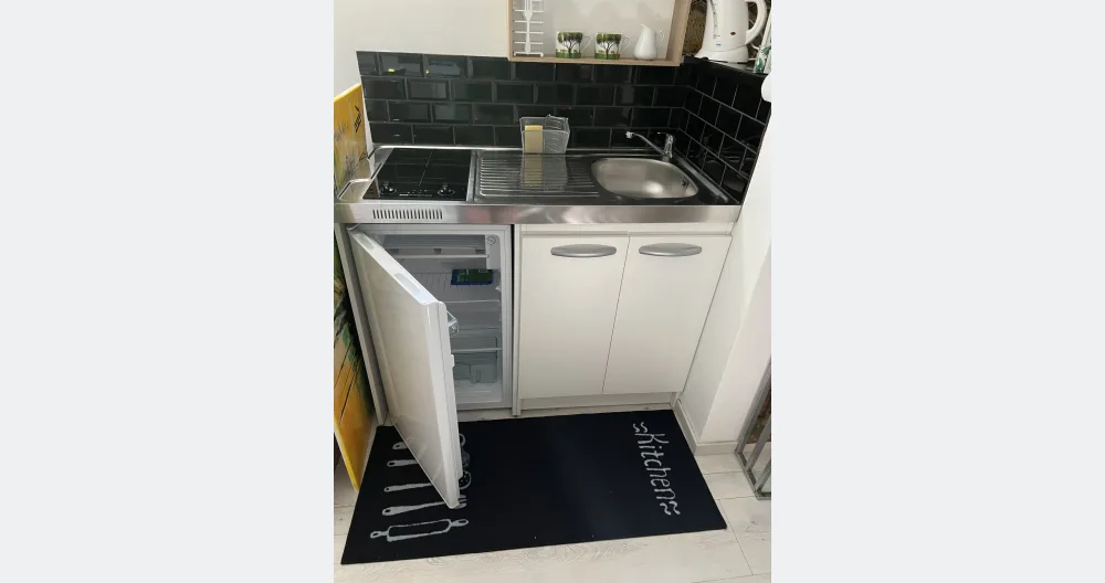 Petit appartement , en sous-sol
Au calme. À 20 km des plages. - Photo 2