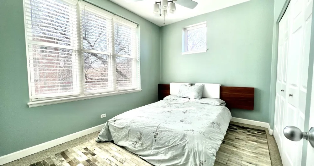 Modern condo in Boystown - Picture 2