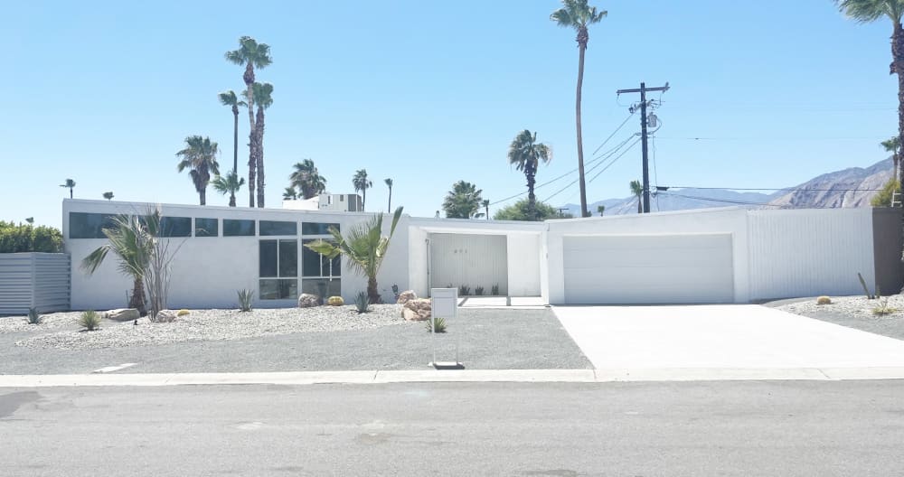 Private Room in Historic Palm Springs Home - Picture 2