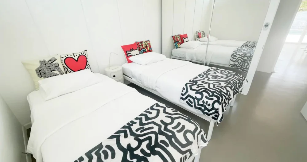 Private Keith Haring inspired Room in Central Palm Springs - Picture 2