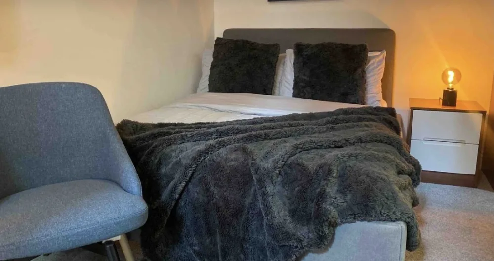 Boutique double bedroom with en-suite in gay village  - Picture 1