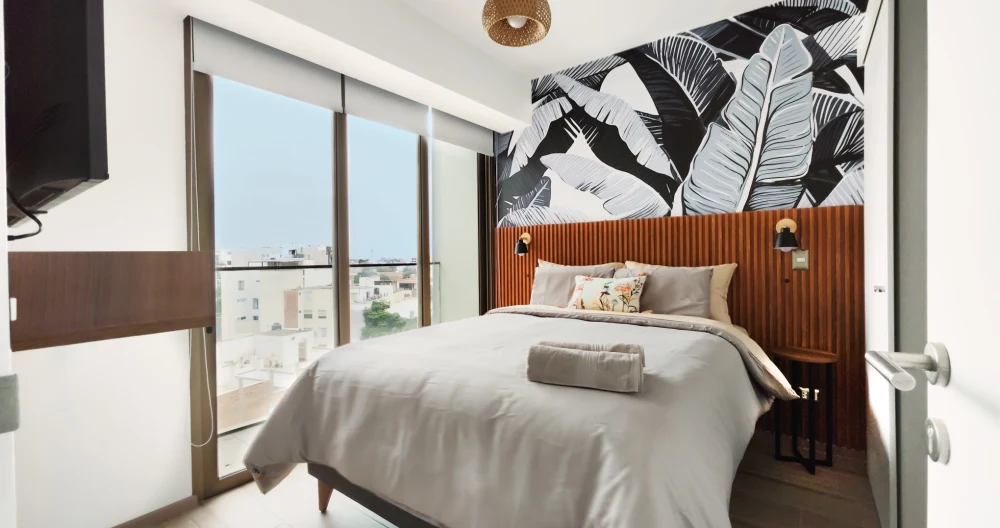 Fernando's listing on misterb&b - Queen-size bed with a top quality mattress and 4 comfortable pillows.