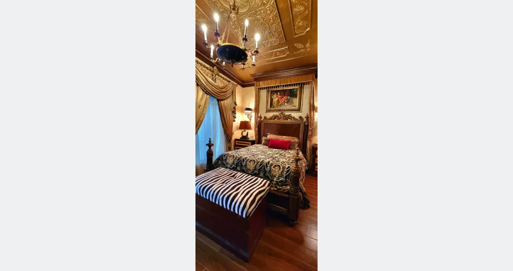 Roberto's listing on misterb&b - This room achieves the artistic vision of mixing classic and contemporary elements without losing balance and maintaining a calm and relaxing atmosphere at all times.