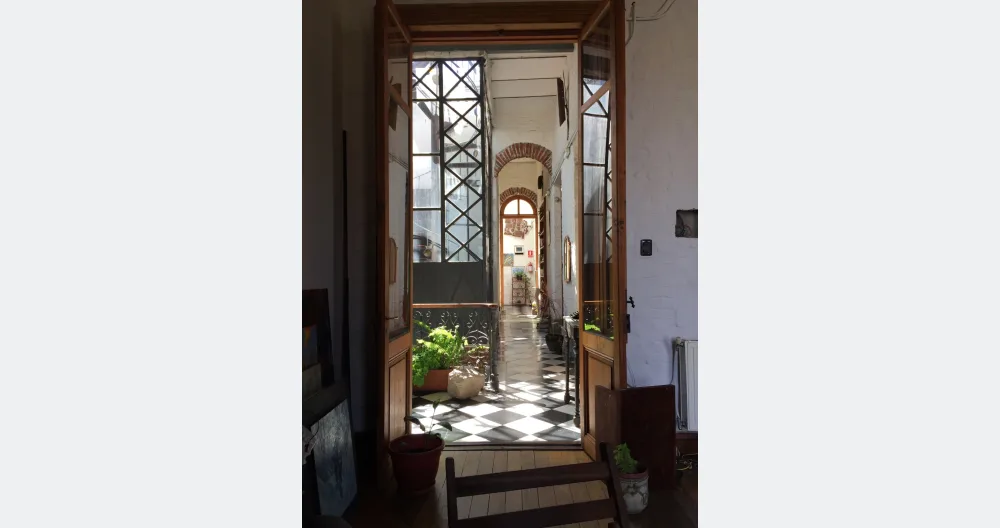 Anúncio de ihuan em misterb&b - vista del pasillo de casa vegana